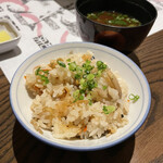 ぬくもりの宿 ふる川 - かやく御飯／順才と揚げ麩の赤出し