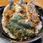 寿し源 - 期間限定いわし天丼
梅雨時期の銚子で水揚げされた、とろとろの脂の乗った入梅いわしを使った天丼です。
また、この時期、いわしのお刺身、いわしのなめろうもオススメとなっております。
