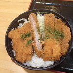 Asahi Midori no Sato Shokudo - 朝日豚ロースたれカツ丼（カツ断面）