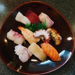 Sushi Omura - 令和5年6月 ランチタイム
                        おまかせにぎり10貫(赤出汁付き) 税込1000円