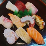 Sushi Omura - 令和5年6月 ランチタイム
                        おまかせにぎり10貫(赤出汁付き) 税込1000円