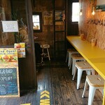 淡路島バーガー専門店 SHIMAUMA BURGER - カウンター/待ち