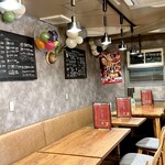 Izakaya Restaurant Michi - テーブル席。4卓あります。連結も可能ですので最大14名様までご着席できます。