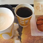 McDonald's Koriyama Namiki Ten - 夕張メロンシェイクとホットコーヒーとスパイシーチキンナゲット