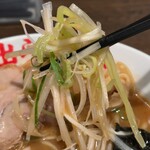 Hinode Ramen Yokkaichi Bunten - 細切りねぎリフト