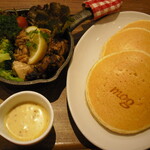 Pancake Cafe Mog Nanba Ten - じゅ～しぃチキンと自家製ハニーマスタードのパンケーキ