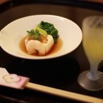 御幸荘花結び - 食前酒　パイン酒
出会い皿
ゴマ豆腐　京しろ菜　海老
生ウニ　一寸豆　山葵　割醤油