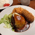 Kissa Grill Pinokio Ionmorudainichiten - チーズハンバーグとコーンクリームコロッケのセット