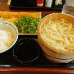 Marugame Seimen Fukuyama Heisei Daigaku Mae Ten - 毎月１日は釜揚げうどん半額！釜揚げうどん＋ジャンボかにカマ天＋ごはん＝670円のところがちょうど500円 (2023.07.01)