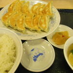 Gyoza no Manshu Kokukoen Ekimae Ten - W餃子定食