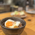 とりや本舗 - 焼き鳥丼も食べてます