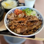 Nikumarushoten Ario Yao Ten - 牛カルビ丼中 ごはん大盛