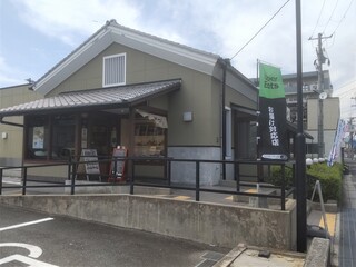 Katsu and Katsu Itami Ooshika Ten - お店の外観