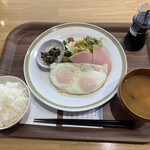 Cafe 里わ - 目玉焼き定食