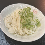 Maruyama Shokudo - お通しの素麺推定380円