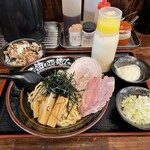 油そばの鉄人 - 鉄人の温玉油そば　並盛り　トッピング　ねぎ　マヨネーズ　焼豚丼