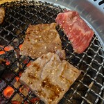 炭火焼肉 たじま - ロース（中央）