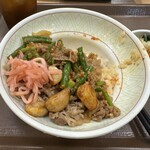 すき家 - ダブルニンニク牛丼（食べかけ）