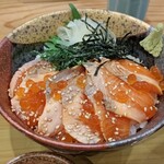 かいせんどころ 梁 - 銀鮭のボリューム、イクラ、見てるだけでまた食べたくなる！