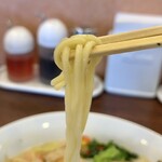 Ringer Hut Yokohama Shimokawai Ten - 麺アップ（箸はオプションオーダー）