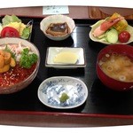 旅の駅 - こちらは３色丼だ、本場もんは美味しいぞ