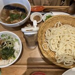 Obon de Gohan Razona Kawasaki Puraza Ten - 豚肉と茄子の胡麻ダレつけうどん（¥1,280）