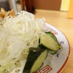 Chinese Ichiban - 付け合せにも胡瓜。こっちのほうが冷たくて嬉しい。