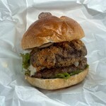 THIS Izu SHIITAKE Burger Kitchen - ボリューミーながら罪悪感のないバーガー！