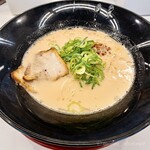 Shishimaru - とんこつラーメン(単品750円)