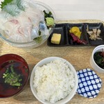 やまご食堂 - 朝〆ひらめ刺身定食