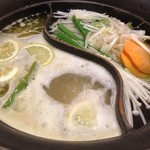 Shabu Shabu On Yasai Mizonokuchi Ten - 瀬戸内レモンと青唐辛子の火鍋！！