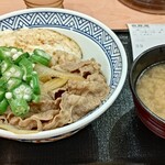 Yoshinoya Akita Hirome Ten - 牛麦とろ丼（並）と単品味噌汁