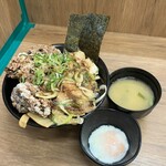 伝説のすた丼屋 - 唐揚げ合盛り極魚介豚骨厚切すき丼 並盛り 1380円