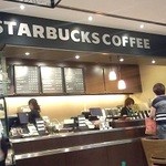 Starbucks Coffee Wakayama Kenritsu Ikadaigaku Fuzoku Byoin Ten - 小さめのお店。　ここにも、来られたんでしょうね？