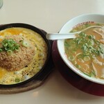 Ramen Yokozuna Hirakata Ten - 鉄板炒飯とラーメン（並）