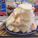 八百屋 たこ焼き 壮 - 桃スペシャルかき氷2200円　背面