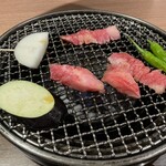 黒毛和牛 焼肉一 - 焼肉中