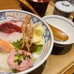 産直鮮魚とおばんざい 魚こめ屋 - 茶碗蒸し付き。本日の海鮮丼