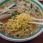 ひかり食堂 - 味噌ラーメン_900円　麺アップ