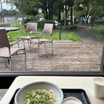 Udon Soba Hikobee - 外の景色見ながら食べれます