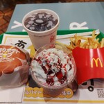 McDonalds Fushimi Momoyama Ten - ザク切りポテト＆ビーフ クリーミーハラペーニョセットとホワイトチョコストロベリーフラッペ
                        