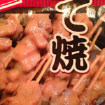 やきとり じろー - 名物！串に刺した珍しい鶏のどて焼き「鶏どて焼」。ぜひお召し上がりください♪