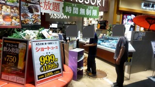 ザ ブッフェ ニューマーケット - 店内入口です。座席の札をもらいます。