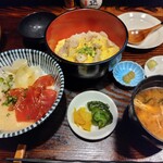 Sake Dokoro Sakana Sakana - ちっちゃいミニ丼2個コンボ(塩親子丼、マグロ漬けやまかけ丼)1100円