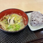 これカフェ - せんべい汁（小）＆古代米おにぎり（300円）