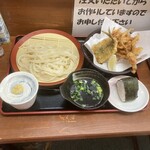 いちみ - ざるうどんいちみセット(ざるうどん あじ エビのかきあげ) 500円  おにぎり 100円　　海鮮系の揚げものおすすめかも