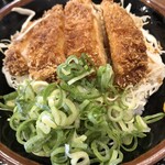 Marugame Seimen Soka Ten - ◎タレカツ丼@490 デフォルトにネギ乗せた