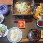 Washoku Gassan Sushi Dokoro Asuka - 肉豆腐御膳1800円。熱々の肉豆腐。