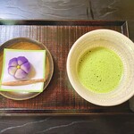 双樹庵 - 桔梗を模した茶菓子