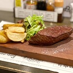 おきなわステーキ酒場 さぎり - 北海道神居牛塊肉ステーキ（カット前）